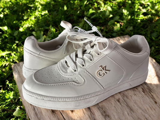 Tenis Calvin Klein para Dama - Blancos con Logo Metálico